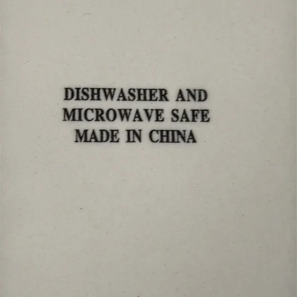 Cookie Jar Red with white Snowflake Ceramic microwave & dishwasher safe 7”x12.5” - Picture 5 of 9